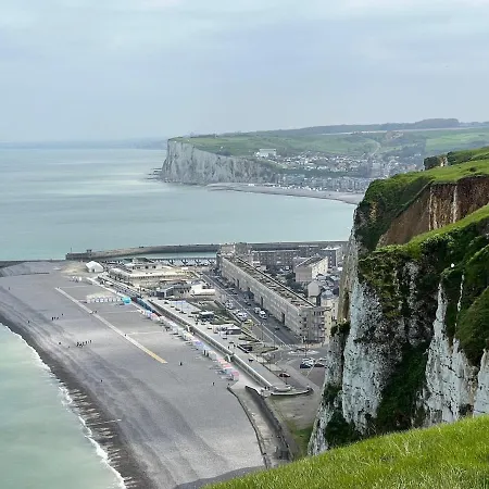Le Rugissement Des Vagues * Le Tréport